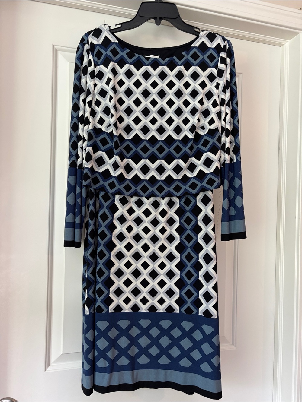 Donna Morgan Navy and White Geometric Long Sleeve Dress